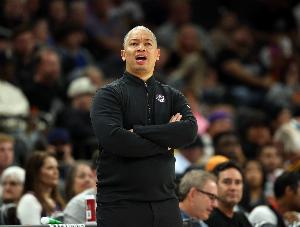 盧：比爾整個(gè)季前賽都非常努力地在恢復(fù)健康 我會(huì)為他祈禱