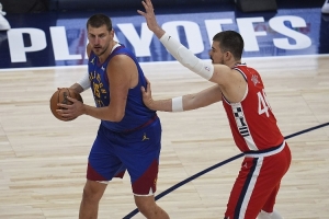 解說：快船第三節(jié)調整能力幾乎為0 約基奇化身人形高達讓快船無解