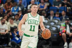 秀操作！普理查德連續(xù)轉(zhuǎn)身命中壓哨翻身跳投