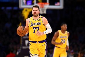 韋德：東契奇的防守會(huì)被每支球隊(duì)針對(duì) 所以湖人會(huì)予以相應(yīng)的布防