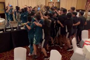 足球的魅力！墨西哥U17驚險晉級淘汰賽 身旁日本球員與其抱作一團