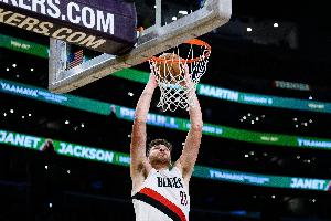 克林根：這賽季我的體能不錯能跟上快節(jié)奏 籃下威懾力也很強