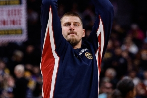 斯潘塞·瓊斯：掘金替補席整場比賽都在為約基奇的表現搖頭