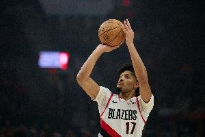 主攻手！謝頓·夏普10中7砍半場最高20分 三分5中2