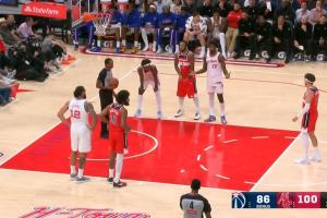 ??沖突原因？亞當(dāng)斯罰球時怒斥伊森 伊森攤手 隨后找亞當(dāng)斯理論