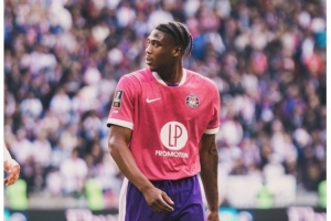 圖盧茲中場(chǎng)弗朗西斯國(guó)家隊(duì)友誼賽重傷，法甲官方祝他早日康復(fù)