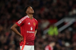 太陽(yáng)報(bào)：奧比·馬丁隨曼聯(lián)一線隊(duì)訓(xùn)練，舍什科受傷或讓他得到機(jī)會(huì)