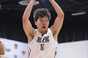 朱芳雨：楊瀚森對(duì)上籃沒(méi)任何干擾 內(nèi)線若護(hù)不了筐留場(chǎng)上有啥意義