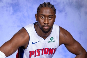 九連勝來(lái)了！勒維爾快下暴扣領(lǐng)先10分 活塞多主力缺戰(zhàn)