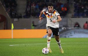 小鬼當(dāng)家！21歲帕夫洛維奇挑德國中場大梁，身價(jià)5500萬拜仁未來星