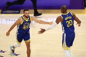 我不得分沒(méi)關(guān)系！霍福德曬庫(kù)里數(shù)據(jù)：????忒不可思議了??！