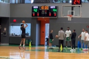 凱記：塔圖姆回到了凱爾特人訓(xùn)練館 并進(jìn)行了簡單的投籃訓(xùn)練