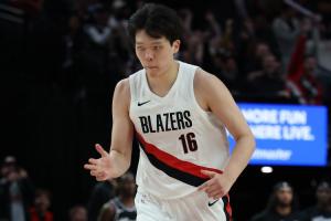 ??籃板有進(jìn)步！楊瀚森死死卡位收板 本場(chǎng)個(gè)人第10板了！