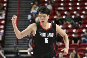 下半場連續(xù)建功！朱芳雨：楊瀚森感覺比上半場更清晰 跟上節(jié)奏了