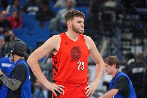 真能搶前場籃板！克林根9中4&三分3中0拿到9分8板 其中6前場板