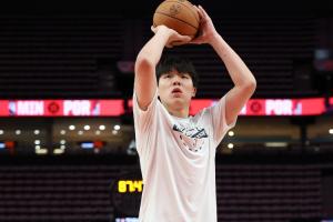 好起來了！楊瀚森擋拆下順 帶一點(diǎn)點(diǎn)后仰的中投空心入網(wǎng)！