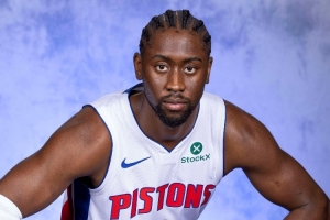 打嗨主場(chǎng)！勒韋爾單挑命中高難度撤步三分