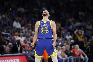 廉頗老矣 尚能飯否？？庫里3天內(nèi)2戰(zhàn)馬刺 合計轟了95分！