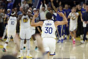 鍵盤俠|庫里若有巨星哨就是GOAT！庫日天的勇士是年輕強(qiáng)隊(duì)試金石