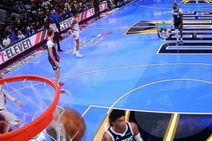 乘勝追擊！哈登弧頂三分命中還造成犯規(guī) 加罰也有完成打4分