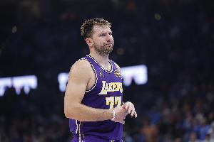 Skip：東契奇打了40分鐘&最后垃圾時間還在場上 刷數(shù)據(jù)嗎？