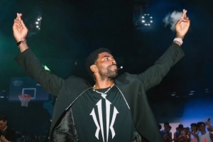 歐文資助美國當(dāng)?shù)?4所學(xué)?；@球項目 為學(xué)生運動員提供全套裝備