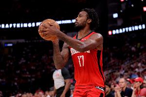 缺陣4-6周！伊森本季場(chǎng)均11.5分5.2板 投籃&三分命中率49.5/50.9%