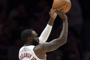 小哈達威今日投進5記三分 生涯三分命中數(shù)超歐文 升至歷史第25位