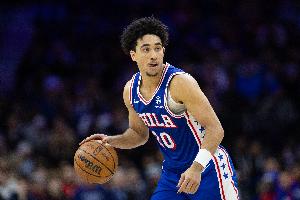 有所回暖！麥凱恩發(fā)展聯(lián)盟第二場(chǎng)出戰(zhàn)20分鐘 13中6拿到15分6助攻