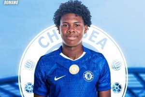 羅馬諾強(qiáng)調(diào)：切爾西已經(jīng)簽下16歲中衛(wèi)奧多涅斯，而不是接近簽下