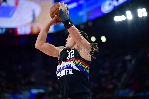 正負(fù)值+12最高！戈登半場(chǎng)8中5&三分3中2拿到13分5板