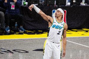 靈動(dòng)飄逸！內(nèi)姆哈德突破回環(huán)拉桿上籃打破四分鐘得分荒