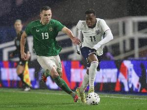 太陽報：吉滕斯傷勢無大礙，獲準(zhǔn)繼續(xù)留在英格蘭U21