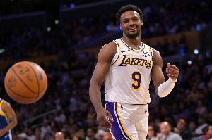 沒啥貢獻！布朗尼首節(jié)打4分鐘僅1次三分打鐵 其他數(shù)據(jù)皆為0