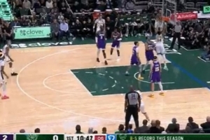 一記重錘！字母哥空切籃下 碾過(guò)東契奇雙手暴扣