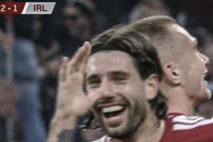 天堂→地獄...匈牙利2-1領(lǐng)先時(shí)索博肆意慶祝，最后球隊(duì)被絕殺