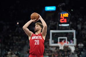 先拔頭籌！申京面對防守 金雞獨立中投空心命中