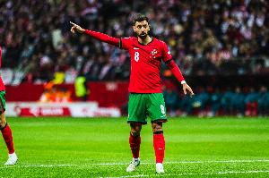 B費(fèi)：我現(xiàn)在的角色是幫中鋒而非組織 C羅能帶來(lái)別人給不了的東西