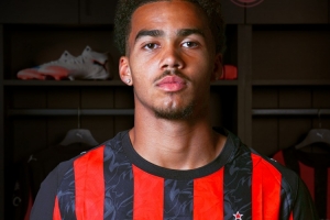 斯基拉：米蘭中衛(wèi)奧多古可能冬窗外租離隊(duì)，以獲得更多比賽時(shí)間