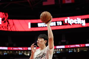 媒體人：楊瀚森還是太想和隊友配合 有人給了接不明白完不成終結(jié)