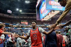 與鄧肯觀點相同！追夢：奎因有望成為非常棒球員 他要更有侵略性