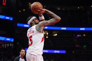 全隊唯一上雙！英格拉姆半場10中4拿到12分4板2助1斷2帽