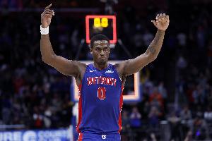 13中12砍30+15！斯圖爾特：沒人愿意站在杜倫面前防守他