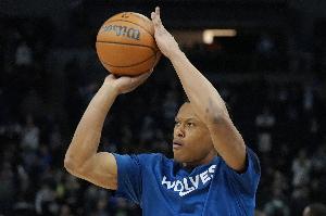 芬奇：克拉克像一條追著汽車跑的狗一往無(wú)前 這就是他的風(fēng)格