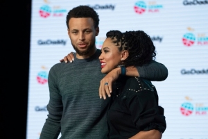 夸梅：庫(kù)嫂在賭庫(kù)里不會(huì)離他而去 她不尊重庫(kù)里的地位