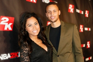 夸梅：阿耶莎不想努力做最好的自己 卻擔(dān)心其他女人對(duì)丈夫有興趣