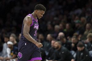 華子攬責(zé)！康利：他正成為出色領(lǐng)袖 不應(yīng)讓他自己扛大家都有責(zé)任