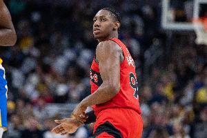 沖太猛了！巴雷特快下空籃被筐帽下