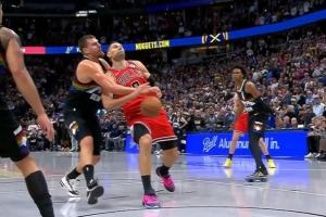 很關鍵！約基奇切球出界判公牛球 掘金挑戰(zhàn)失敗&暫停用完了