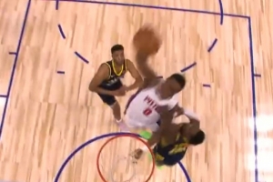 致敬小喬丹！杜倫空接超級戰(zhàn)斧隔扣馬瑟林 全場被點燃